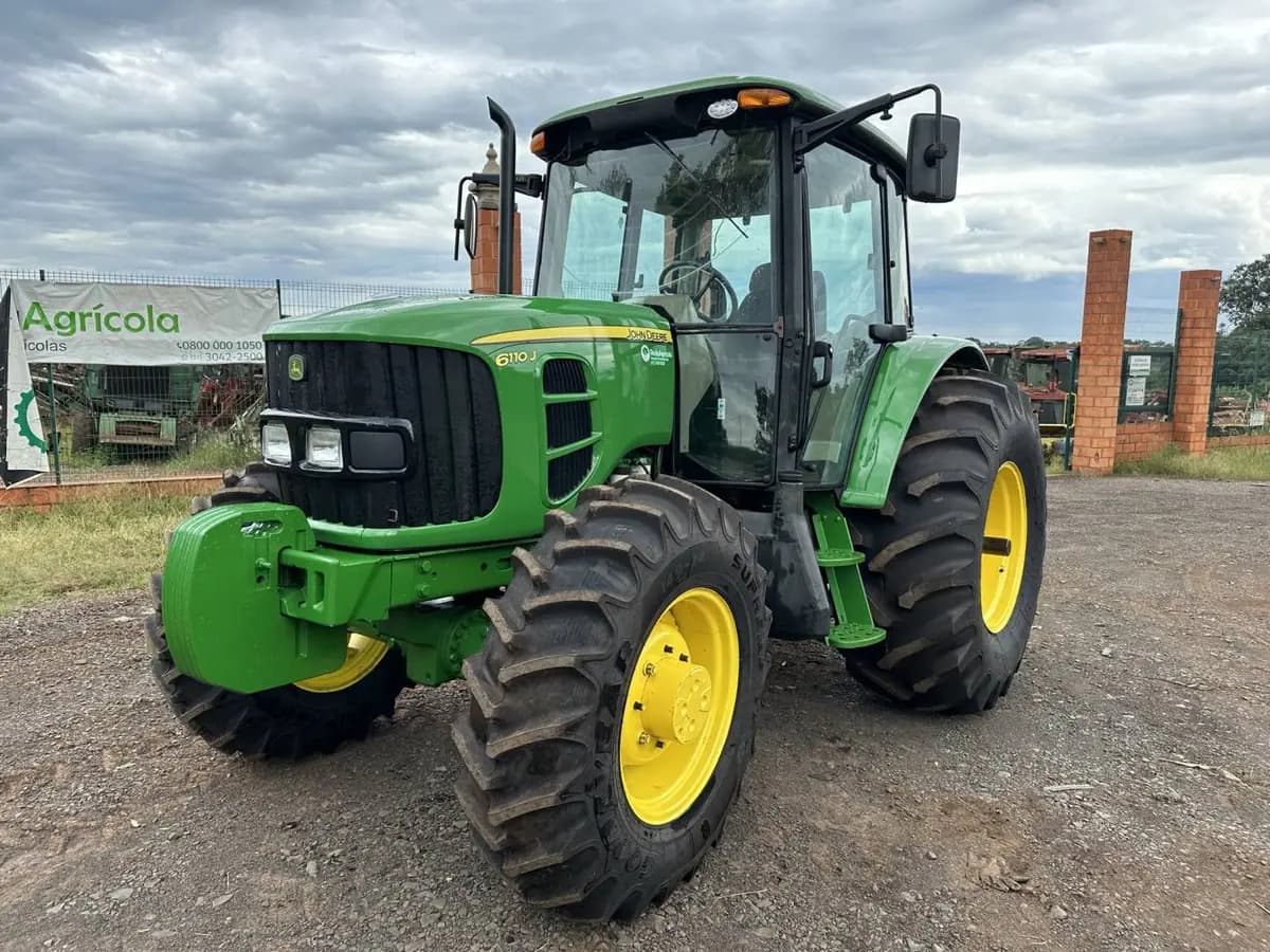 Trator John Deere 6110J